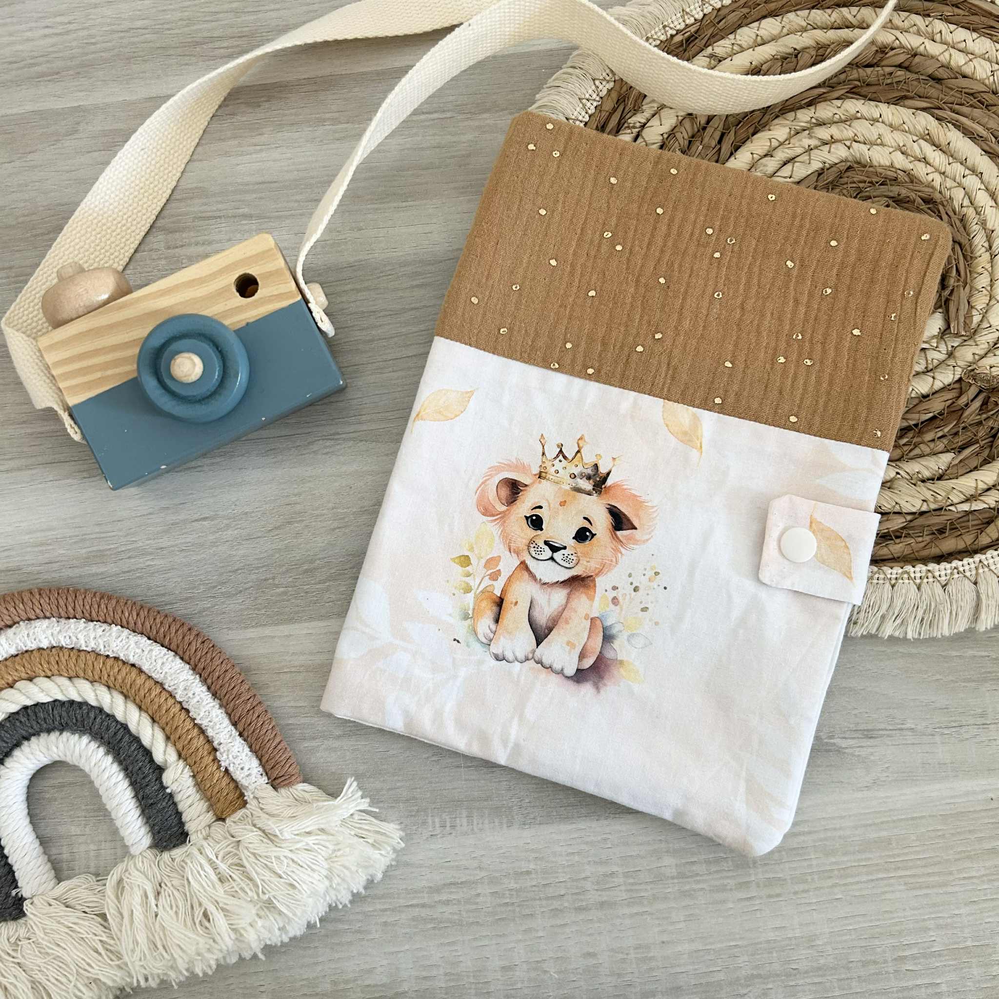 Carnet de Santé à Personnaliser en Tissu - Lion